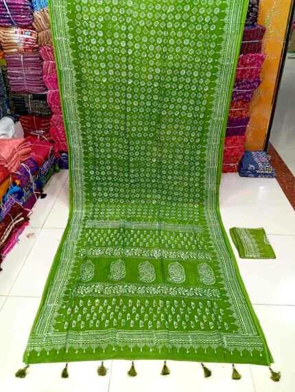 কুমিল্লা সিল্ক বাটিক শাড়ি